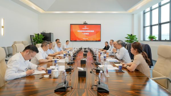 苏龙龙会见波音全球服务集团首席营销官Saar Shwarz先生一行